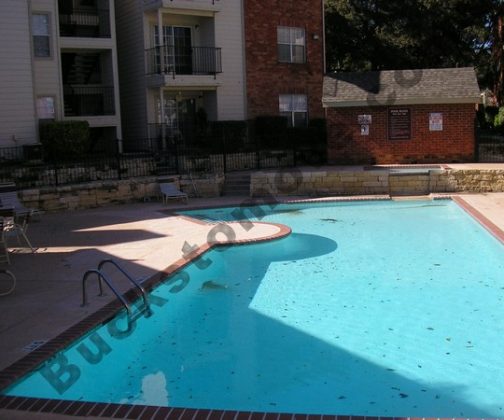 pool castel hills apartments